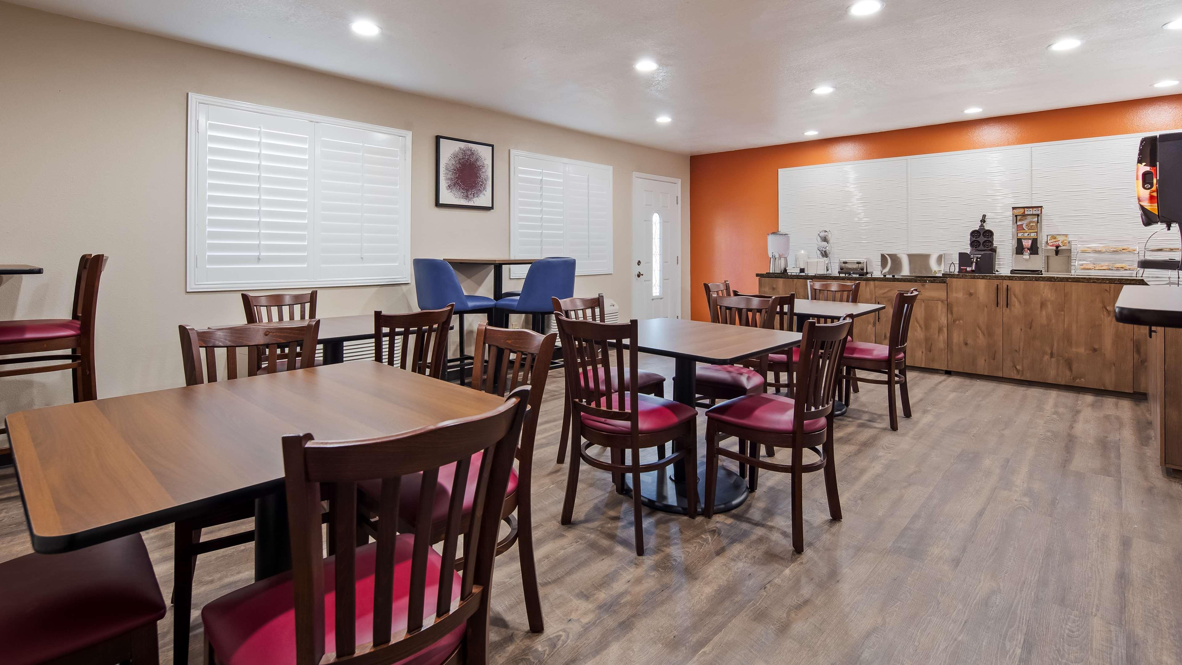 Surestay Plus Hotel By Best Western Hesperia Restaurant photo